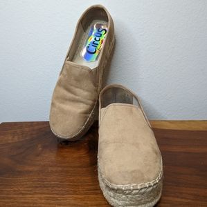 Sam Edelman Circus Camellia platform slip on size 8.